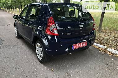 Хэтчбек Renault Sandero 2010 в Сумах