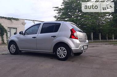 Хэтчбек Renault Sandero 2010 в Северодонецке