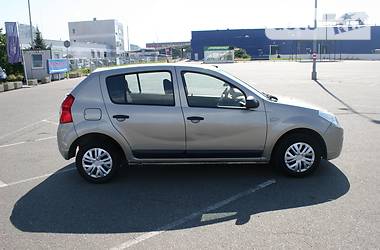 Хэтчбек Renault Sandero 2010 в Киеве