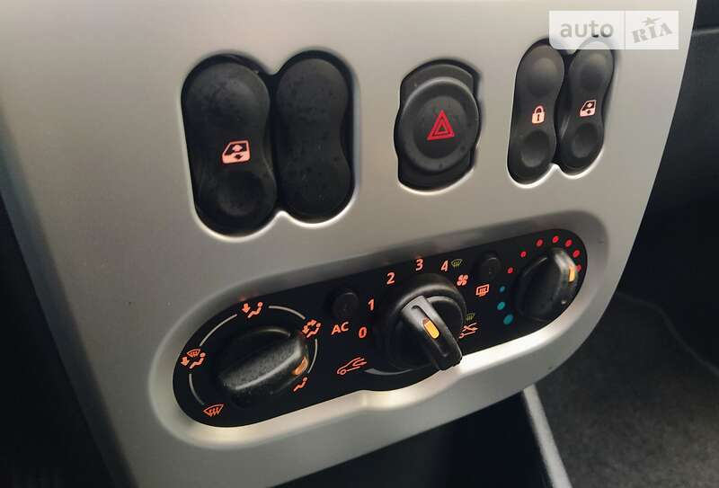 Хэтчбек Renault Sandero 2012 в Ахтырке