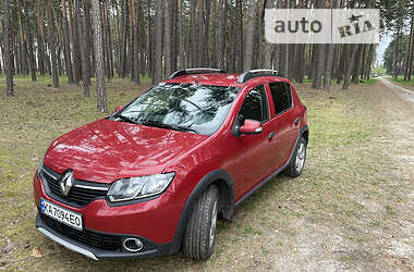 Внедорожник / Кроссовер Renault Sandero 2013 в Лебедине