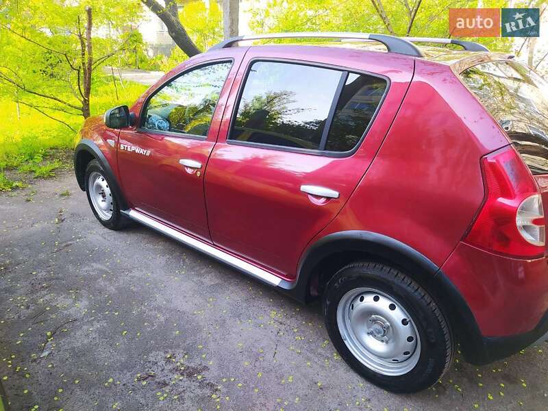 Хетчбек Renault Sandero 2012 в Краматорську
