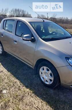 Хэтчбек Renault Sandero 2013 в Чернигове