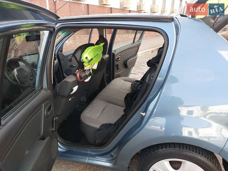 Хэтчбек Renault Sandero 2010 в Одессе