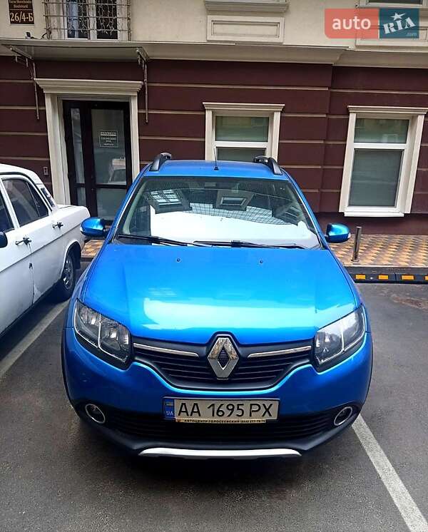 Хэтчбек Renault Sandero 2016 в 