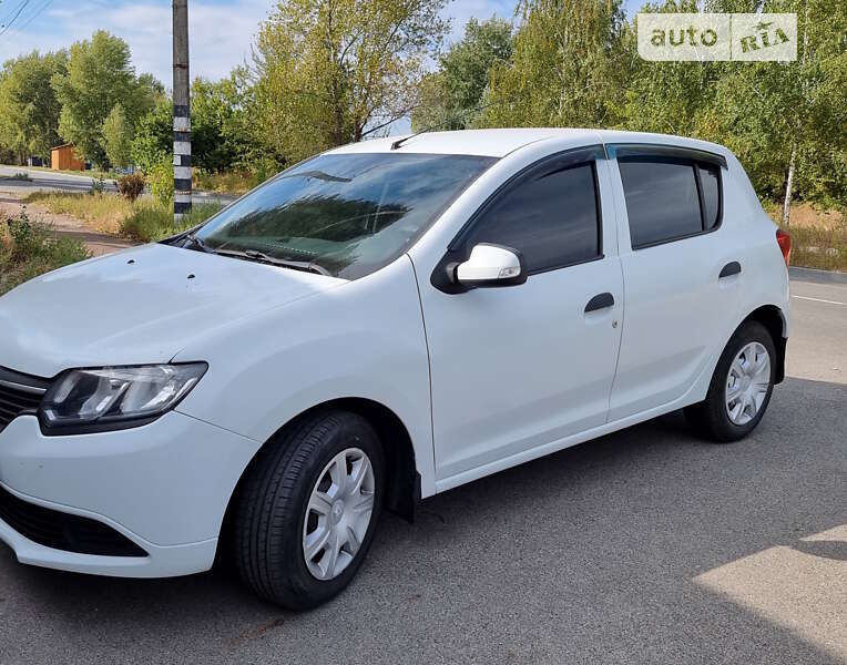 Хетчбек Renault Sandero 2015 в Чернігові