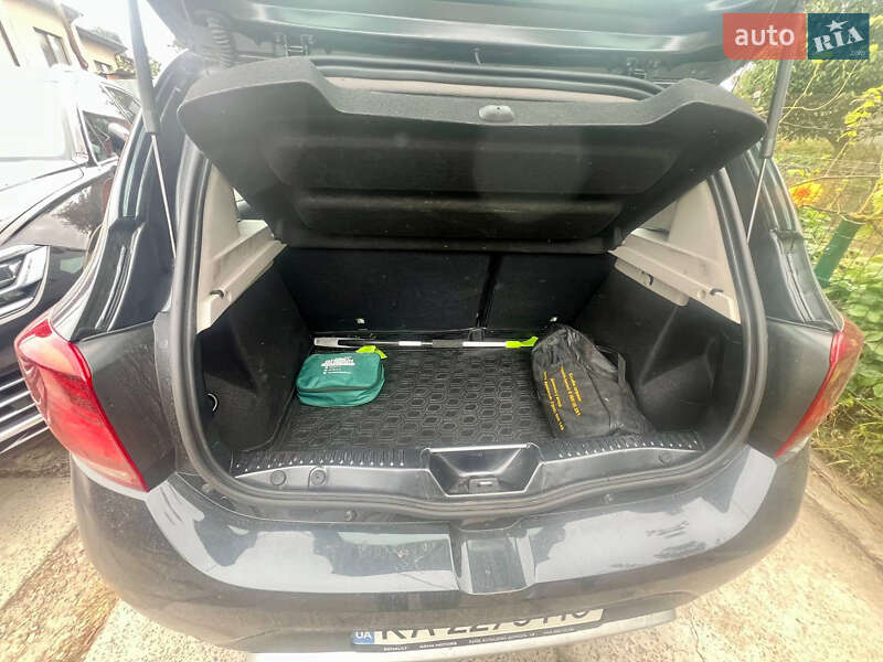 Хэтчбек Renault Sandero 2020 в Петропавловской Борщаговке