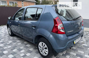 Хетчбек Renault Sandero 2010 в Лубнах