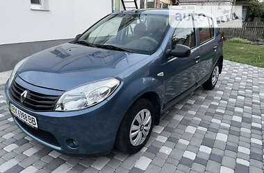 Хетчбек Renault Sandero 2010 в Лубнах