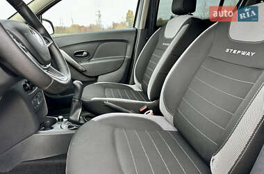 Хетчбек Renault Sandero 2018 в 