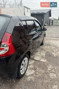 Хэтчбек Renault Sandero 2012 в Сокале