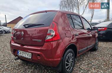 Хэтчбек Renault Sandero 2011 в Смеле