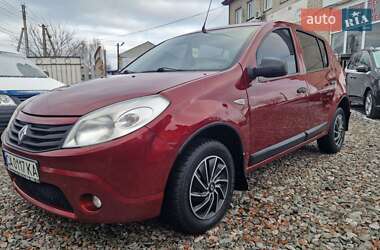 Хэтчбек Renault Sandero 2011 в Смеле