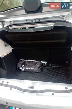Хэтчбек Renault Sandero 2021 в 