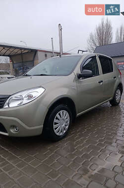 Хетчбек Renault Sandero 2012 в Чемерівцях