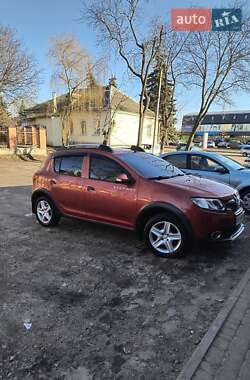 Внедорожник / Кроссовер Renault Sandero 2013 в Валках