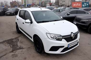 Хэтчбек Renault Sandero 2016 в Львове