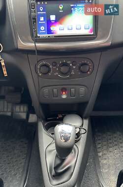 Хэтчбек Renault Sandero 2021 в 
