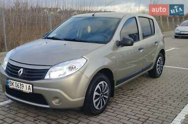 Хэтчбек Renault Sandero 2011 в Дубно