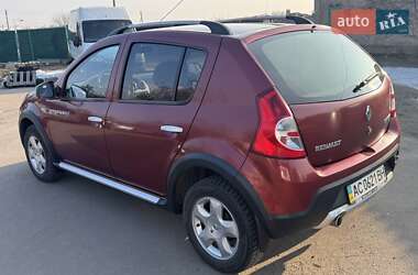 Хэтчбек Renault Sandero 2012 в 