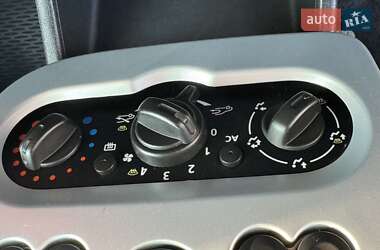 Хэтчбек Renault Sandero 2012 в 