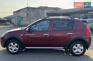 Хэтчбек Renault Sandero 2012 в 