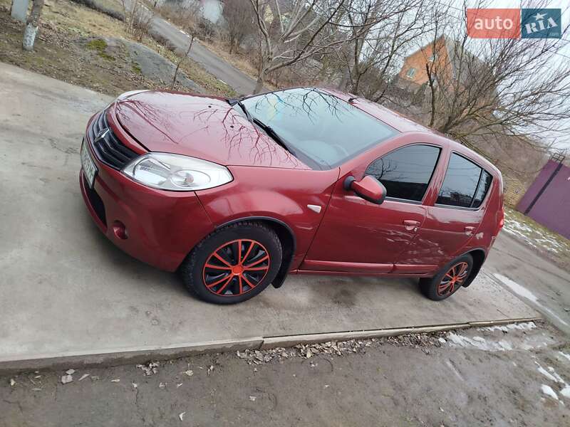 Renault Sandero 2012