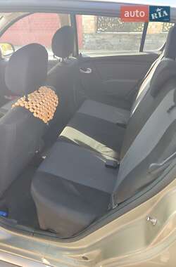 Хетчбек Renault Sandero 2012 в Вараші