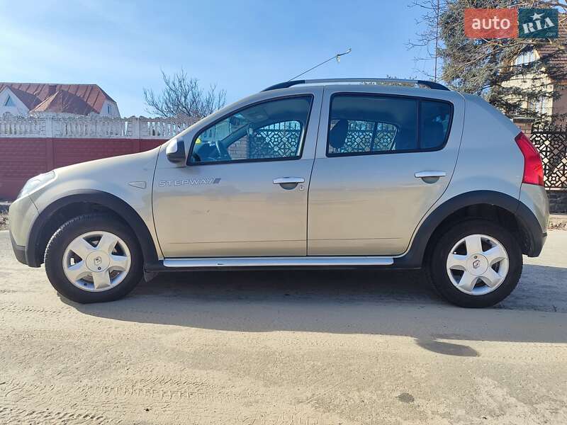 Хетчбек Renault Sandero 2012 в Вараші