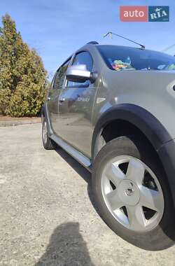 Хетчбек Renault Sandero 2012 в Вараші
