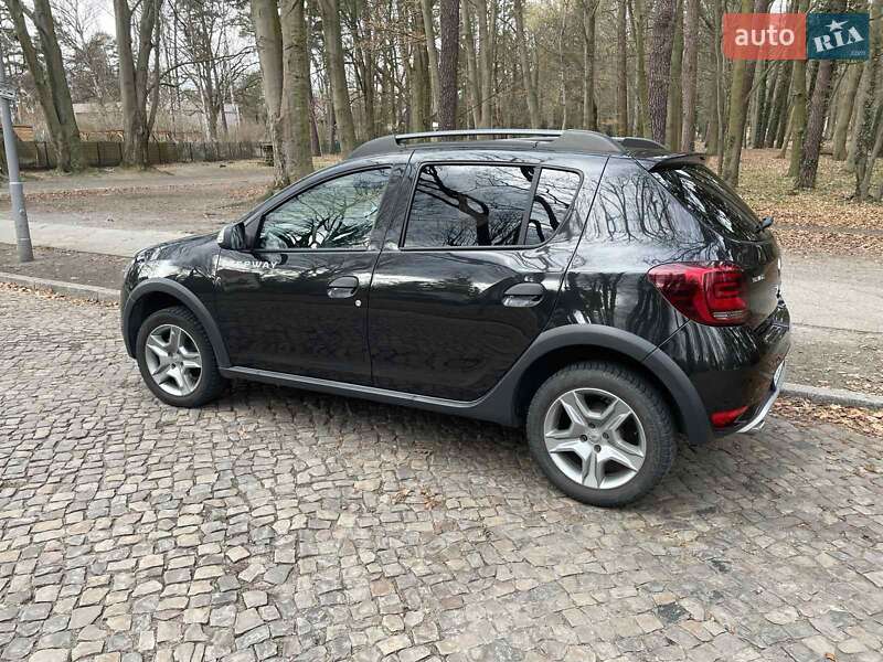 Хетчбек Renault Sandero 2017 в Львові