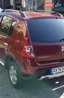 Позашляховик / Кросовер Renault Sandero 2012 в 