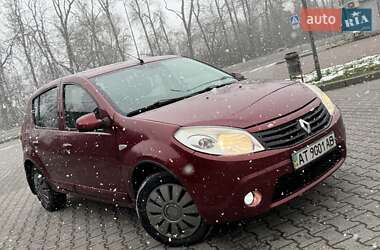 Хэтчбек Renault Sandero 2011 в 