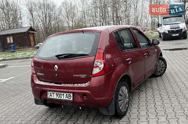 Хэтчбек Renault Sandero 2011 в 