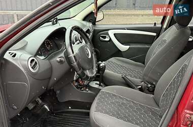Хэтчбек Renault Sandero 2011 в 