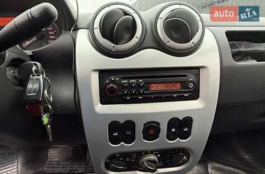 Хэтчбек Renault Sandero 2011 в 