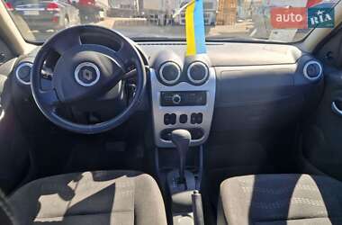 Хэтчбек Renault Sandero 2012 в 