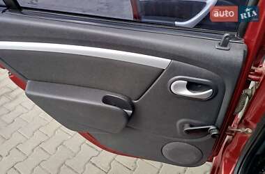 Хетчбек Renault Sandero 2012 в 