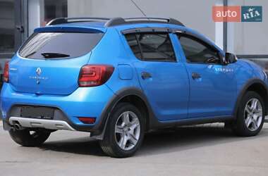 Хетчбек Renault Sandero 2017 в 