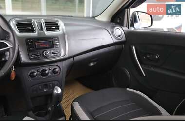 Хетчбек Renault Sandero 2017 в 
