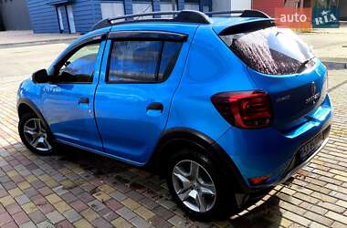 Хетчбек Renault Sandero 2017 в 
