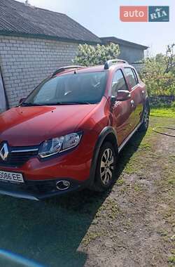 Хэтчбек Renault Sandero 2013 в 
