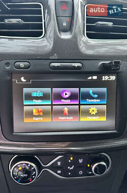 Хетчбек Renault Sandero 2019 в 