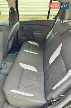 Хэтчбек Renault Sandero 2013 в 