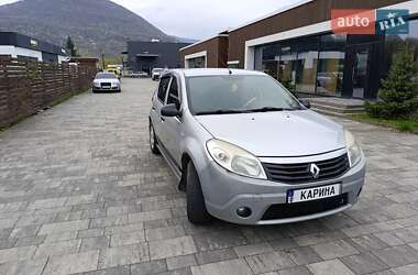 Хэтчбек Renault Sandero 2010 в Тячеве