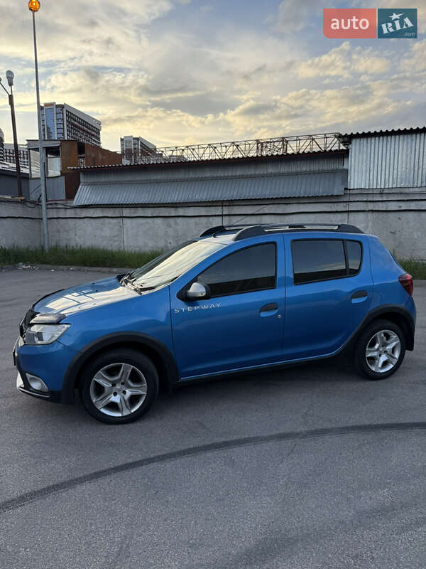 Хэтчбек Renault Sandero 2017 в Киеве