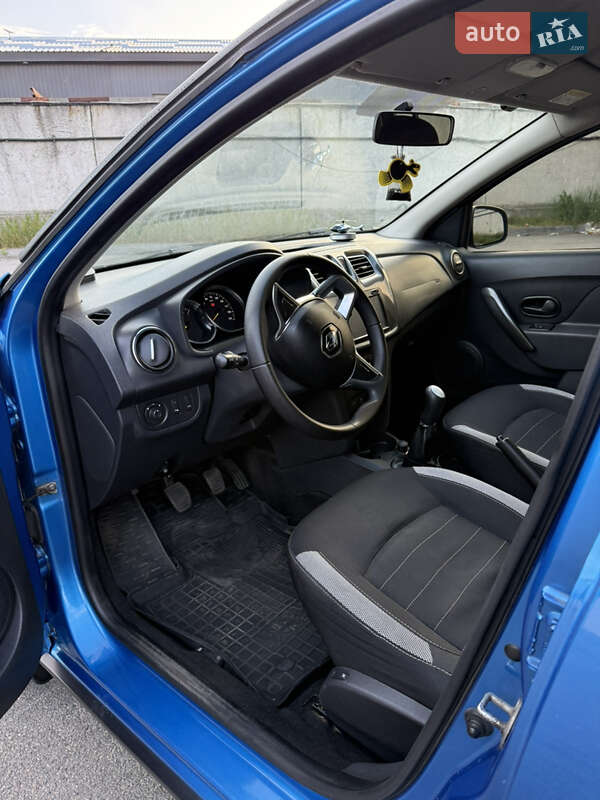 Хэтчбек Renault Sandero 2017 в Киеве