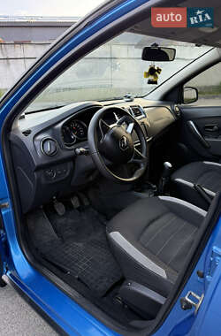 Хетчбек Renault Sandero 2017 в 
