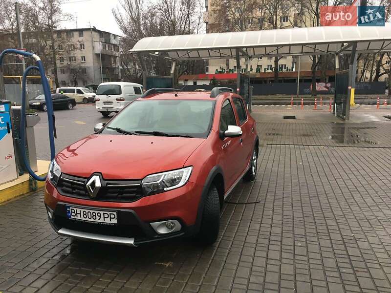 Хэтчбек Renault Sandero 2018 в 