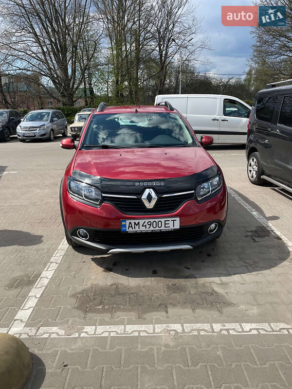 Хетчбек Renault Sandero 2015 в 
